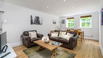 Apartment, 2 Bedrooms | Living area | 24-inch TV with cable channels