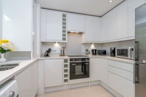 Apartment, 2 Bedrooms | Private kitchen | Fridge, microwave, oven, stovetop
