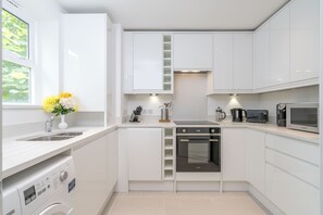 Apartment, 2 Schlafzimmer | Eigene Küche | Kühlschrank, Mikrowelle, Ofen, Herdplatte