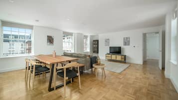 Apartment, 3 Bedrooms | Living area | 24-inch TV with cable channels