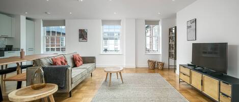 Apartment, 3 Bedrooms | Living area