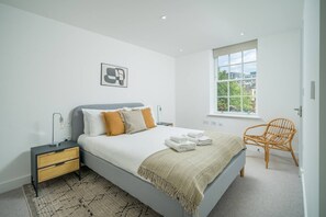 Apartment, 3 Bedrooms | 3 bedrooms, iron/ironing board, free WiFi, bed sheets - Charming apartment near Holland Park (London)