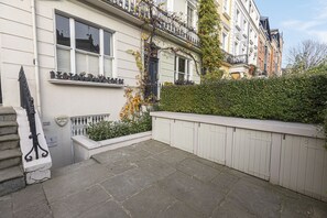 Exterior - JOIVY Stylish 2 Bed Flat In Notting Hill (London)
