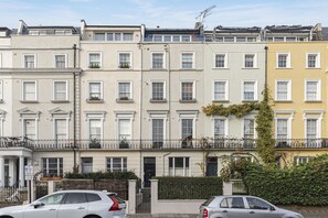 Exterior - JOIVY Stylish 2 Bed Flat In Notting Hill (London)