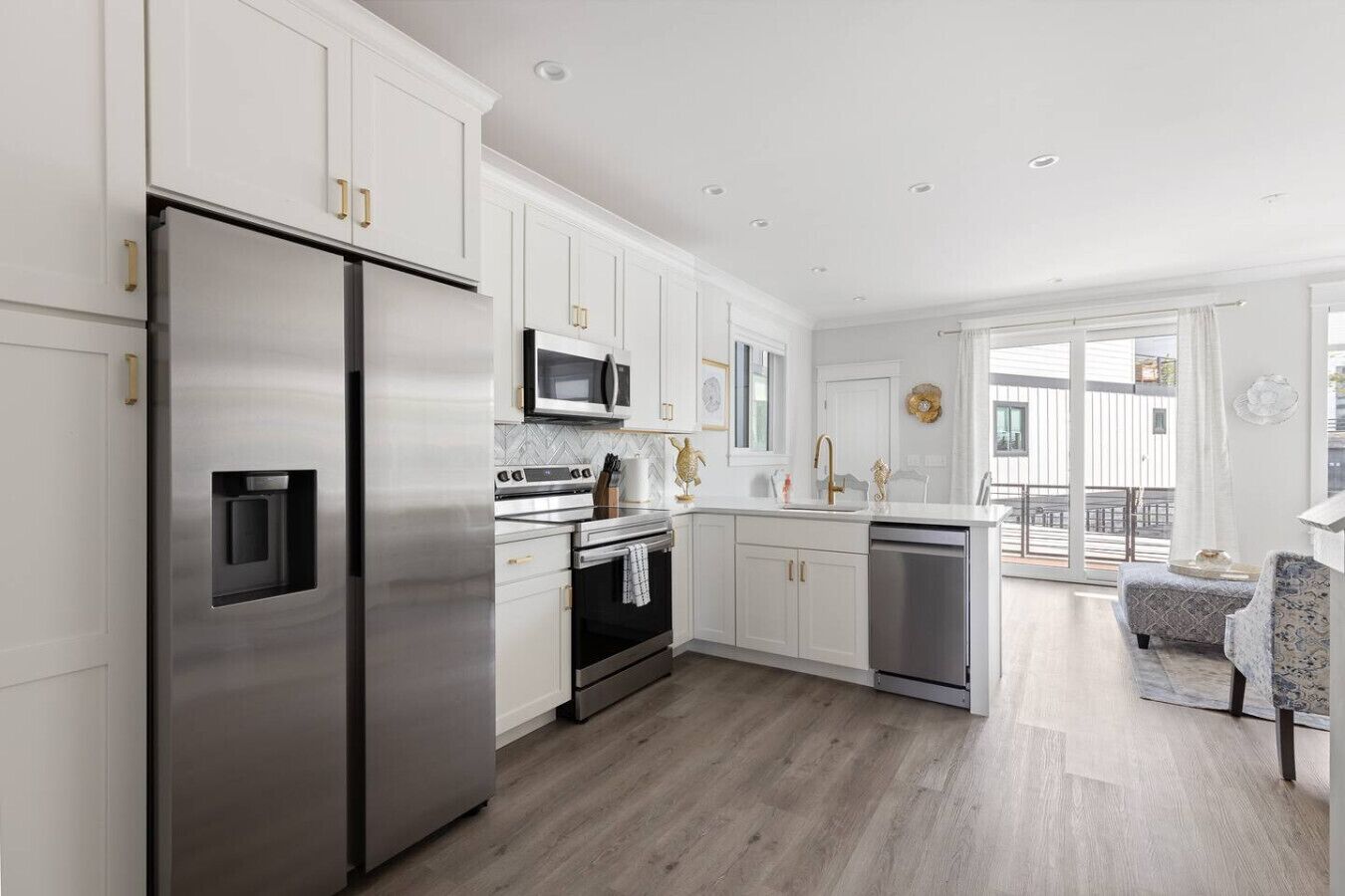 雪櫃、微波爐、焗爐、爐具