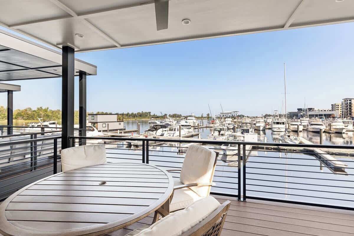 屋外ダイニングエリア