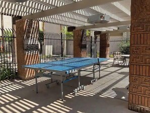 Outdoor dining - Modern/Updated Old Town 1st Floor Dedicated Parking 2BR/2BA Pool Spa Hot Tub (Scottsdale)