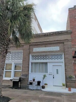 Exterior - Historical Townhome located in Downtown Freeport (Freeport)