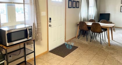 Spacious 2 BDRM/sleeps 6