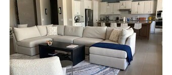 Modern Executive Home Pool & Hot Tub 4BR/3.5BA, Office