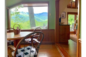 Interior - Grandfather Mountain House, AMAZING PORCH VIEWS (Banner Elk)