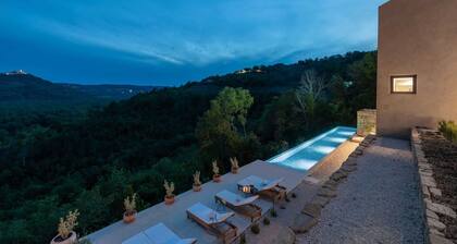 Luxurious 4-BR villa for up to 8 with pool and spa