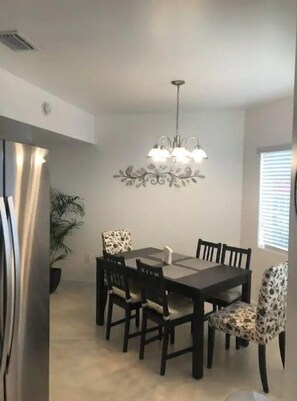 Dining - 1BR+1B -Wynwood/Design District/Downtown Miami (1) (Miami)