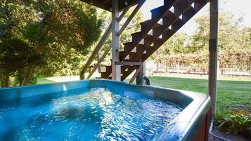 Tina de hidromasaje al aire libre