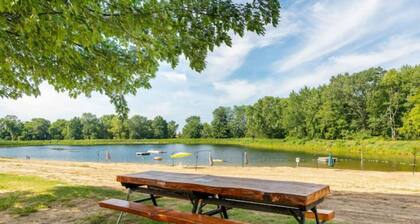 Newly-renovated 3-bedroom GetAway on a 40-acre Park, Beach & Lake