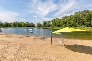 Beach - Newly-renovated 3-bedroom GetAway on a 40-acre Park, Beach & Lake (Milan)
