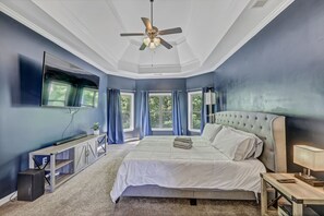 3 bedrooms, in-room safe, WiFi - Immaculate home in Atlanta Near the Airport/w private bathrooms Big smart TVs (Ellenwood)