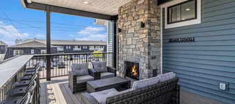 Suite B: New pool! New Building! Swim, Soak & Stay. Sleeps 18!