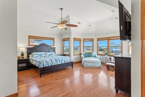 7 bedrooms, iron/ironing board, free WiFi, bed sheets - Happy Days: 2-Min Walk Beach, Pool, Hot Tub, 7BR (Southern Shores)