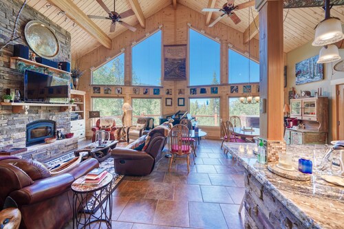 Waterfall Haven-HOT TUB! Minutes to Ski Cooper and Copper Mountain!