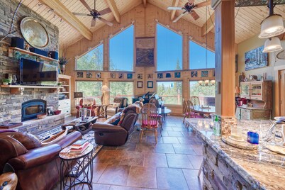 Waterfall Haven-HOT TUB! Minutes to Ski Cooper and Copper Mountain!