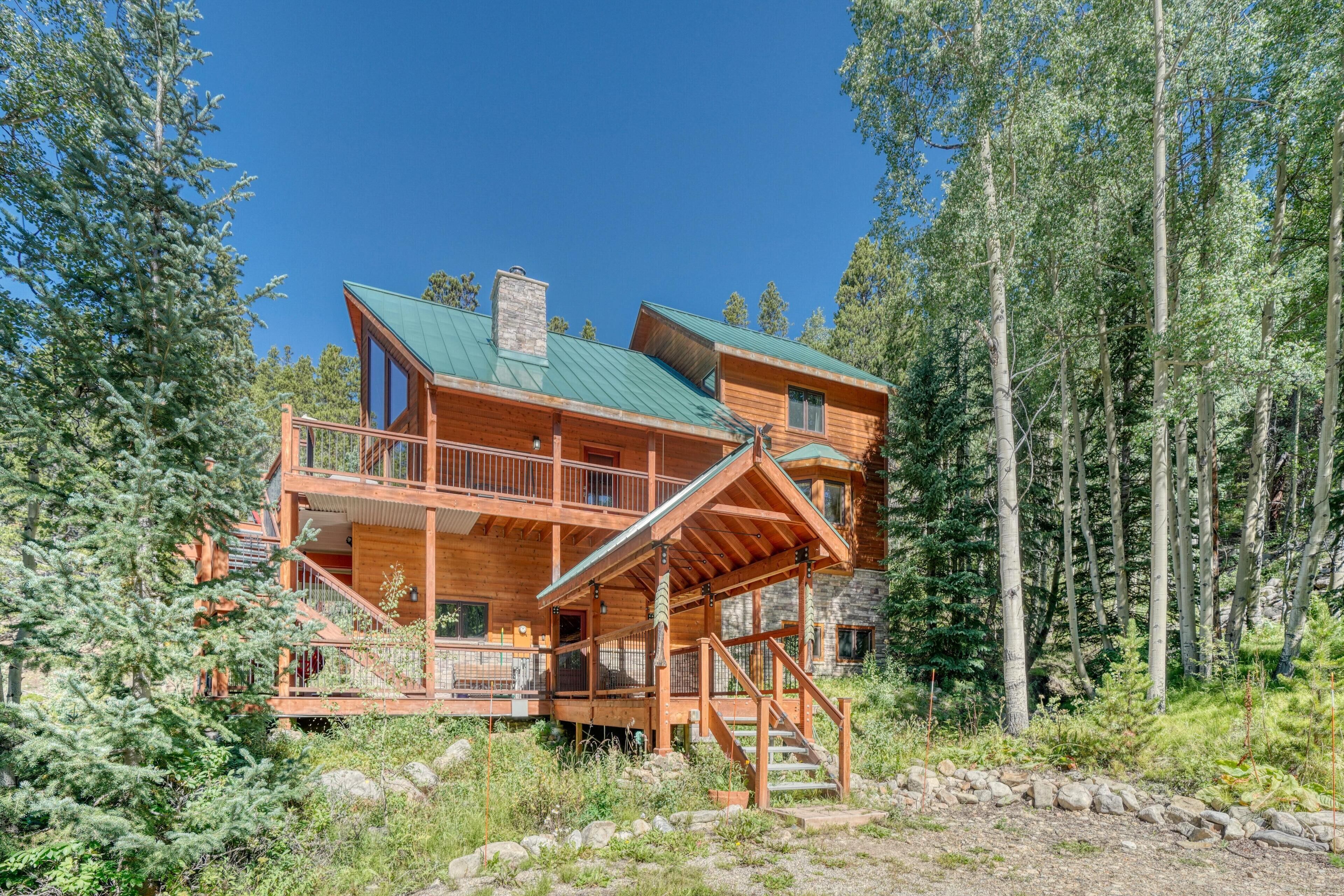 Waterfall Haven-HOT TUB! Minutes to Ski Cooper and Copper Mountain!