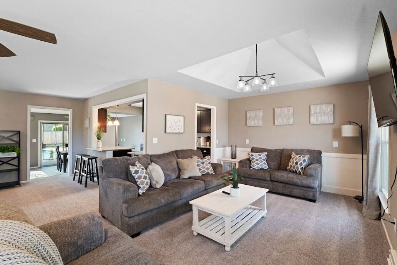 Luxurious Poolside Escape on 106th Street: Your Private Oasis in Kansas City