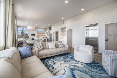 Relax & Unwind in a New Building with a New Heated Pool & Hot Tub, Sleep 13!