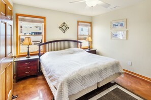 8 bedrooms, free WiFi, bed sheets - 6067 The Sand Pebble *Pool *Game Rm *Dog Friendly (Nags Head)