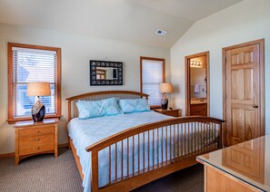 8 bedrooms, free WiFi, bed sheets - 6067 The Sand Pebble *Pool *Game Rm *Dog Friendly (Nags Head)