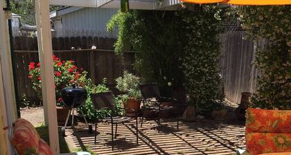 Valley Of The Moon Vintage Guest Cottage - ASK ABOUT WINTER DISCOUNTS