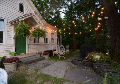 Locktender Cottage · Historic cottage near Mohonk & Minnewaska, 2BR/2BA