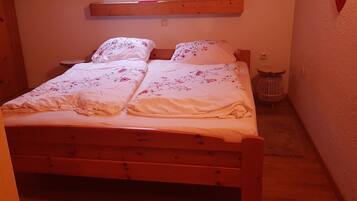 3 chambres, bureau, Wi-Fi gratuit, draps fournis