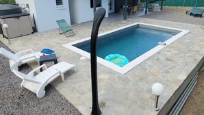 A swimming pool with lounge chairs and a covered patio area. - Magnifique Villa Neuve Avec Piscine (Le Marin)