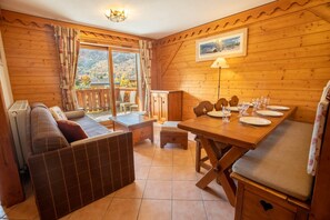 Enjoy a meal for four at the large dining table, with a scenic mountain view through the large window.