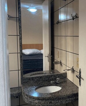 Apartment | Bathroom - Aptos - DiRoma Fiori - Aluguel Economico (Caldas Novas)