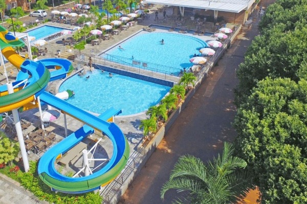 7 piscines a l'aire lliure