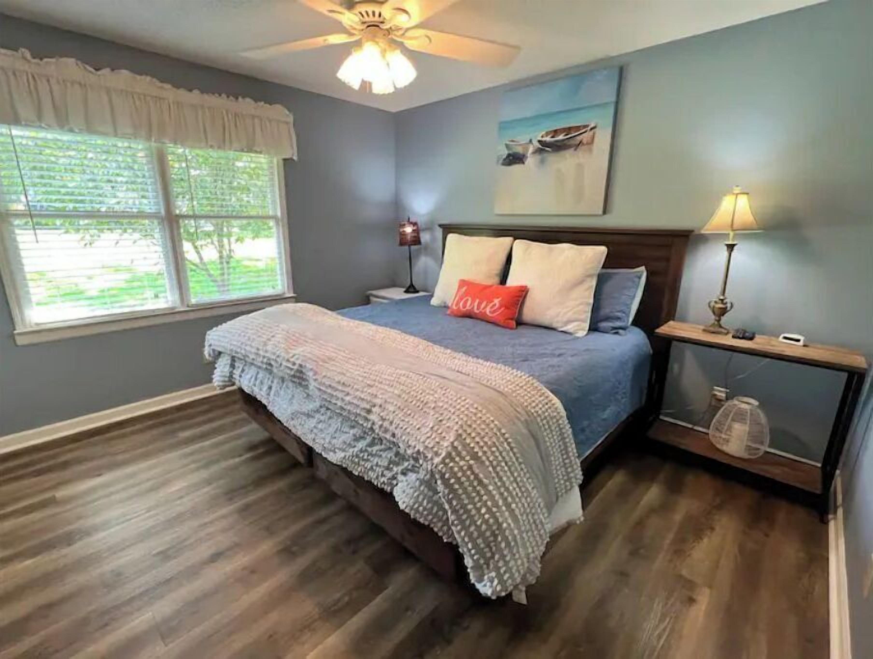 4 bedrooms, desk, free WiFi, bed sheets