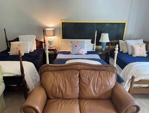 4 bedrooms, desk, free WiFi, bed sheets