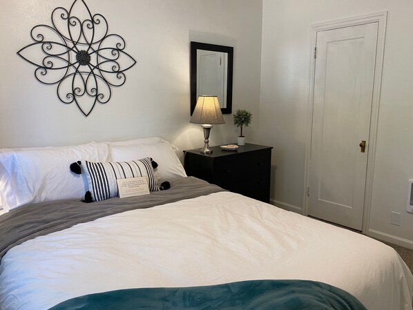 1 slaapkamer, een strijkplank/strijkijzer, gratis wifi, beddengoed
