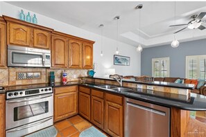 Fridge, microwave, stovetop, dishwasher