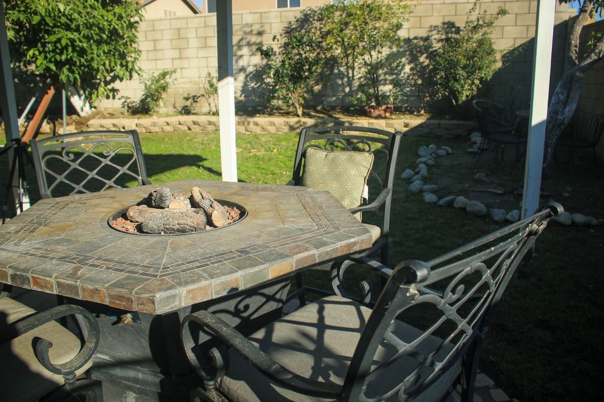 Outdoor sitting area with fire-pit 