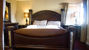 A large, ornate wooden bed with a headboard, two bedside tables, and a lamp on each side. - Tranquil 4BR/3BA private house w/ inviting yard perfect for any type of stay (Fontana)