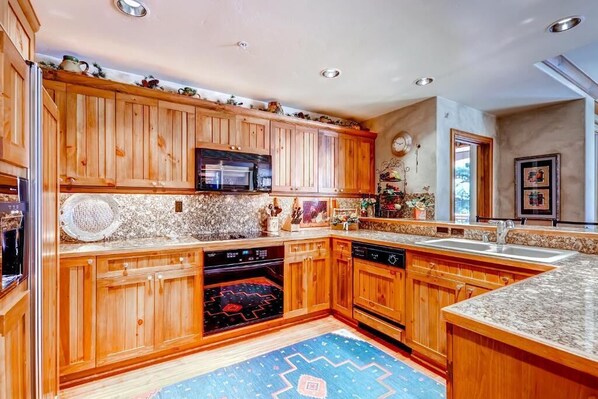 冰箱、微波炉、烤箱、炉灶