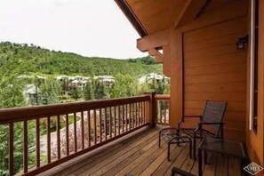 Property grounds - Condo with Den | Ski-in + Shared Hot Tubs (Avon)
