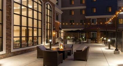 1 Bedroom | Heated Outdoor Pool + Free Breakfast