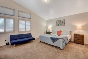 5 bedrooms, desk, iron/ironing board, travel crib