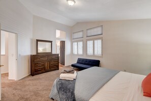 5 bedrooms, desk, iron/ironing board, travel cot