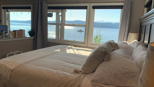 beachfront, private, water views from all rooms, high-end, 7mins to shops.  