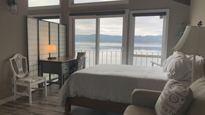 4 bedrooms, desk, free WiFi, bed sheets